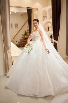 Angelina Élysée – 𝘉𝘳𝘪𝘥𝘢𝘭 𝘎𝘰𝘸𝘯 𝘊𝘰𝘭𝘭𝘦𝘤𝘵𝘪𝘰𝘯