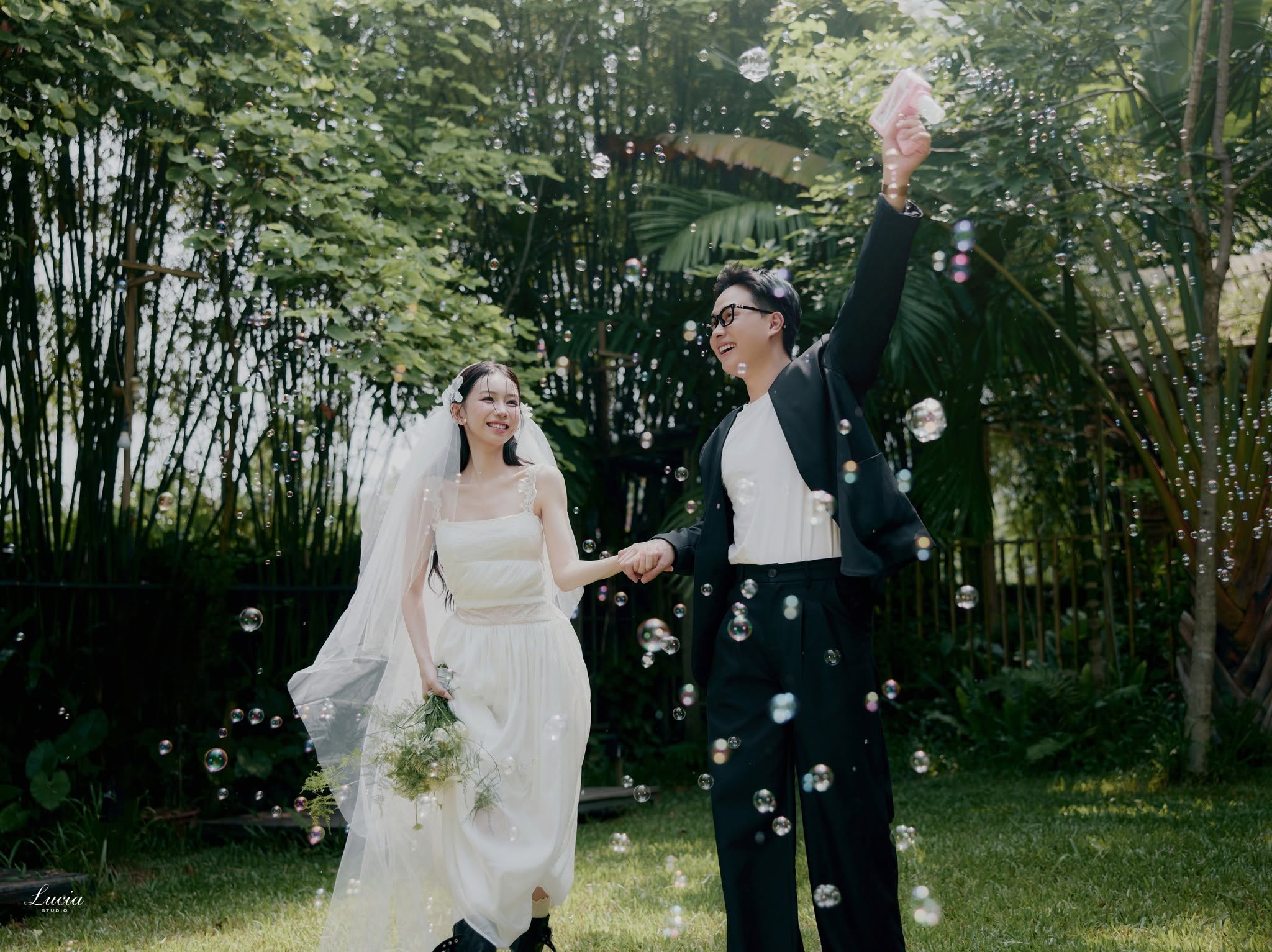 Ảnh cưới ngoại cảnh